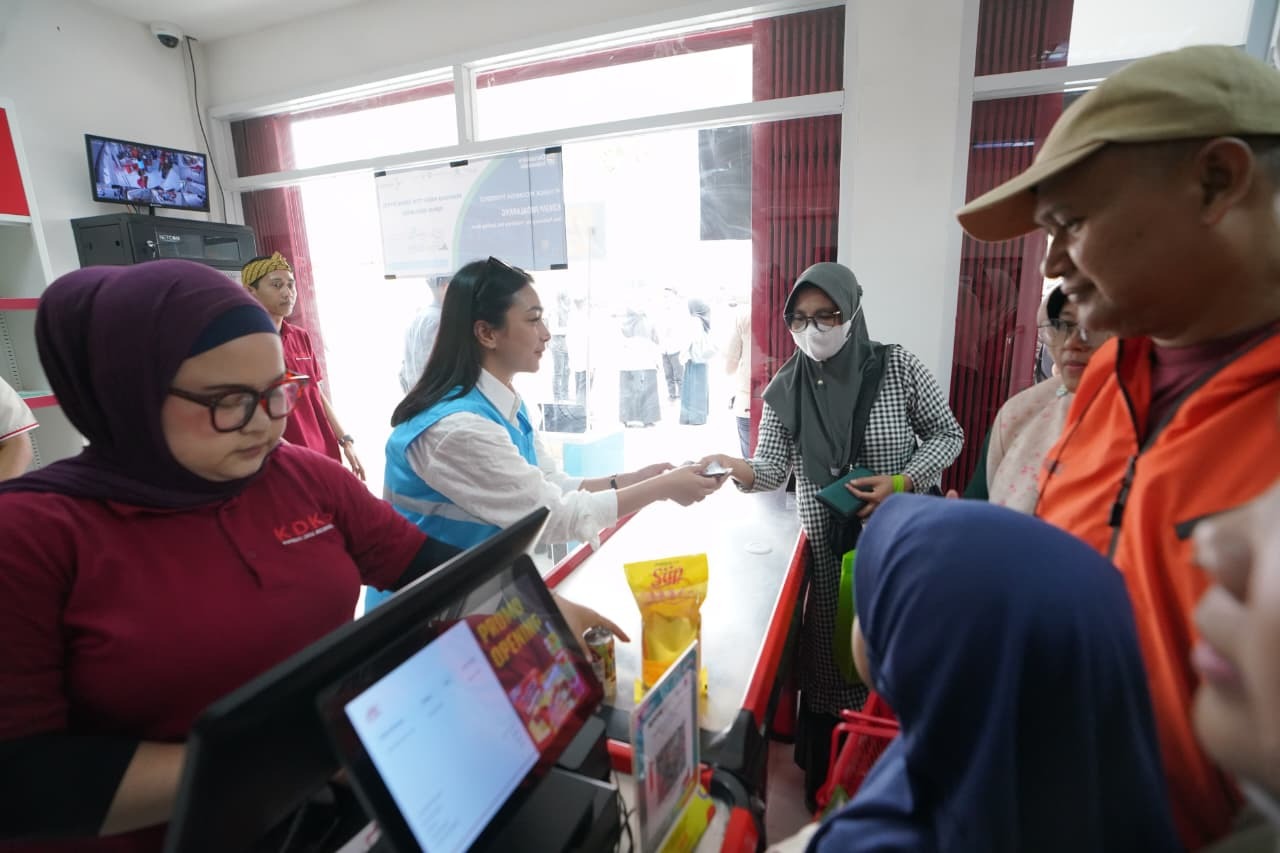 Semangat Hari Sumpah Pemuda, Dekatkan Layanan ke Desa, PLN dan Wamendagri Dorong Transaksi Listrik Mudah Lewat KDKMP di Jawa Barat
