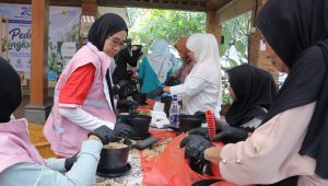 Dari Barang Bekas Jadi Bernilai, Srikandi PLN Icon Plus Ajak Masyarakat Peduli Lingkungan