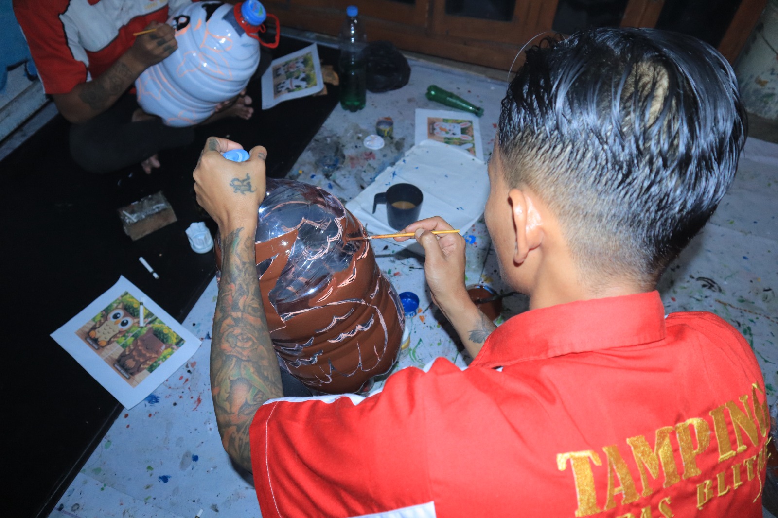 Kreatif dan Produktif, Warga Binaan Lapas Blitar Sulap Galon Bekas Menjadi Pot Bunga