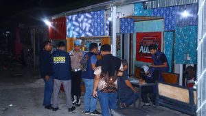 Polres Gresik Amankan 47 Botol Miras saat Patroli KRYD di Kebomas
